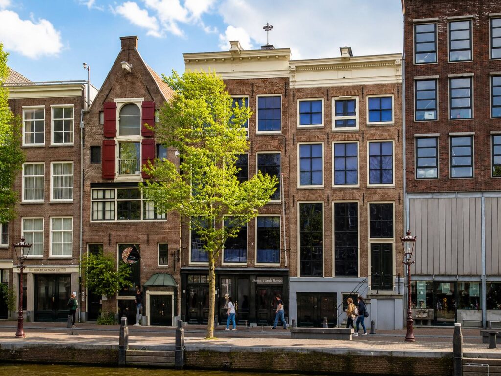 Amsterdam met historische grachtenpanden